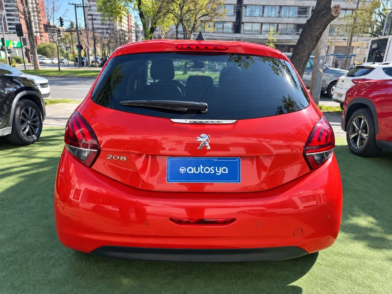 Peugeot 208 PURE TECH HB 1.2 2020 - Imagen 16 de 19