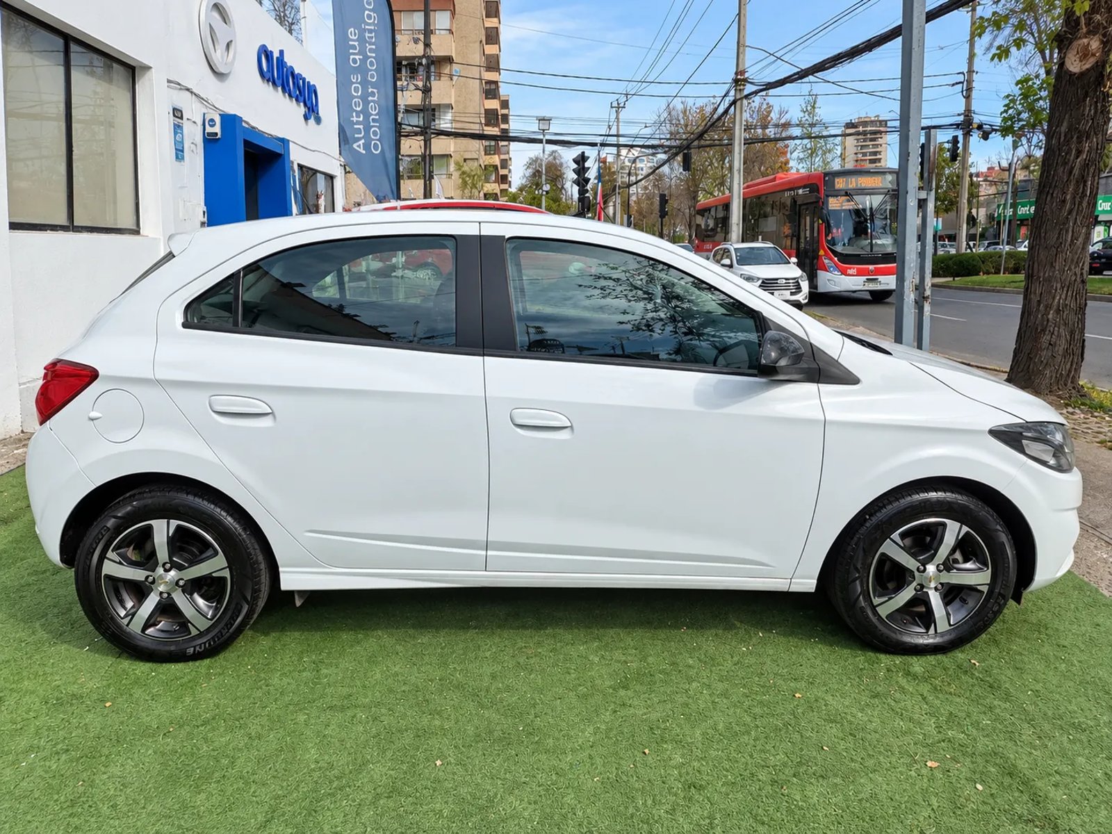 Chevrolet ONIX LTZ 1.4 2018 - Foto 2 de 18