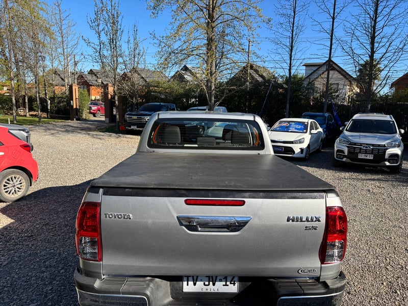 Toyota HILUX SR 4X4 MT 2.4 2025 - Imagen 8 de 13
