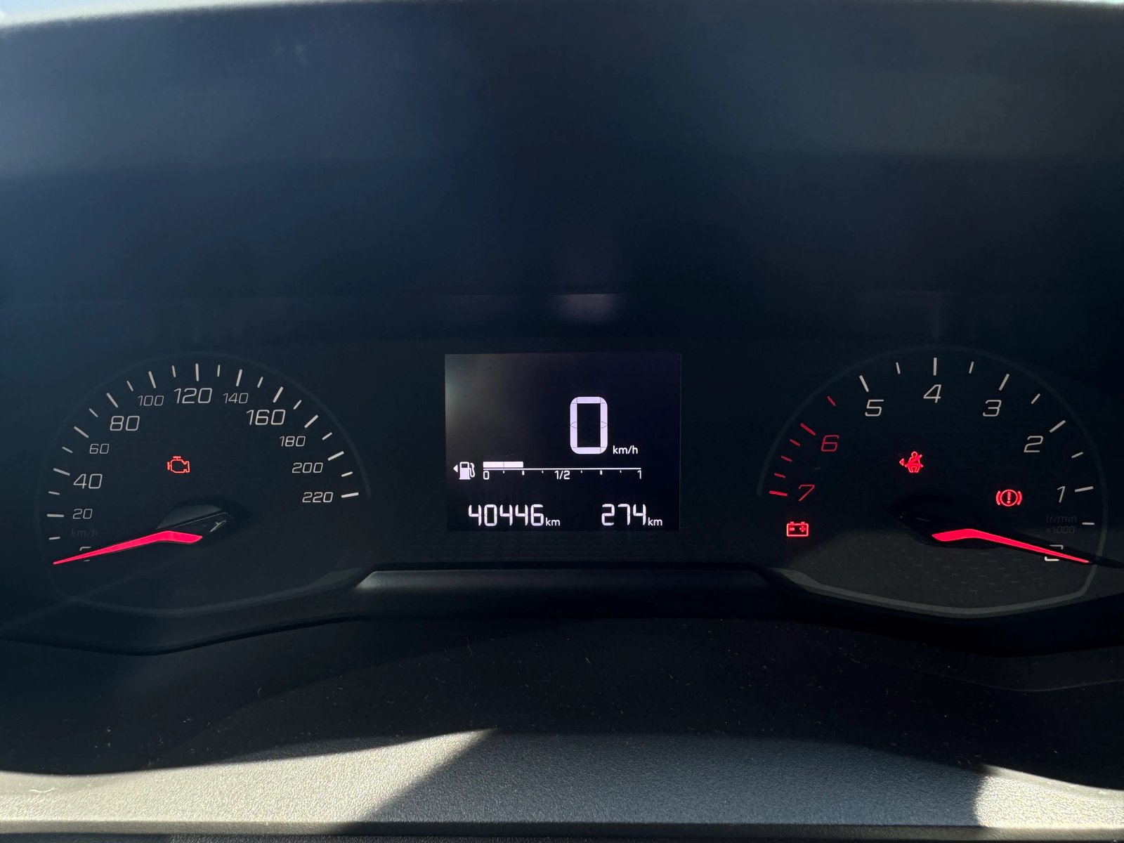Peugeot 208 PURETECH 75 MT 1.2 2024 - Imagen 11 de 20