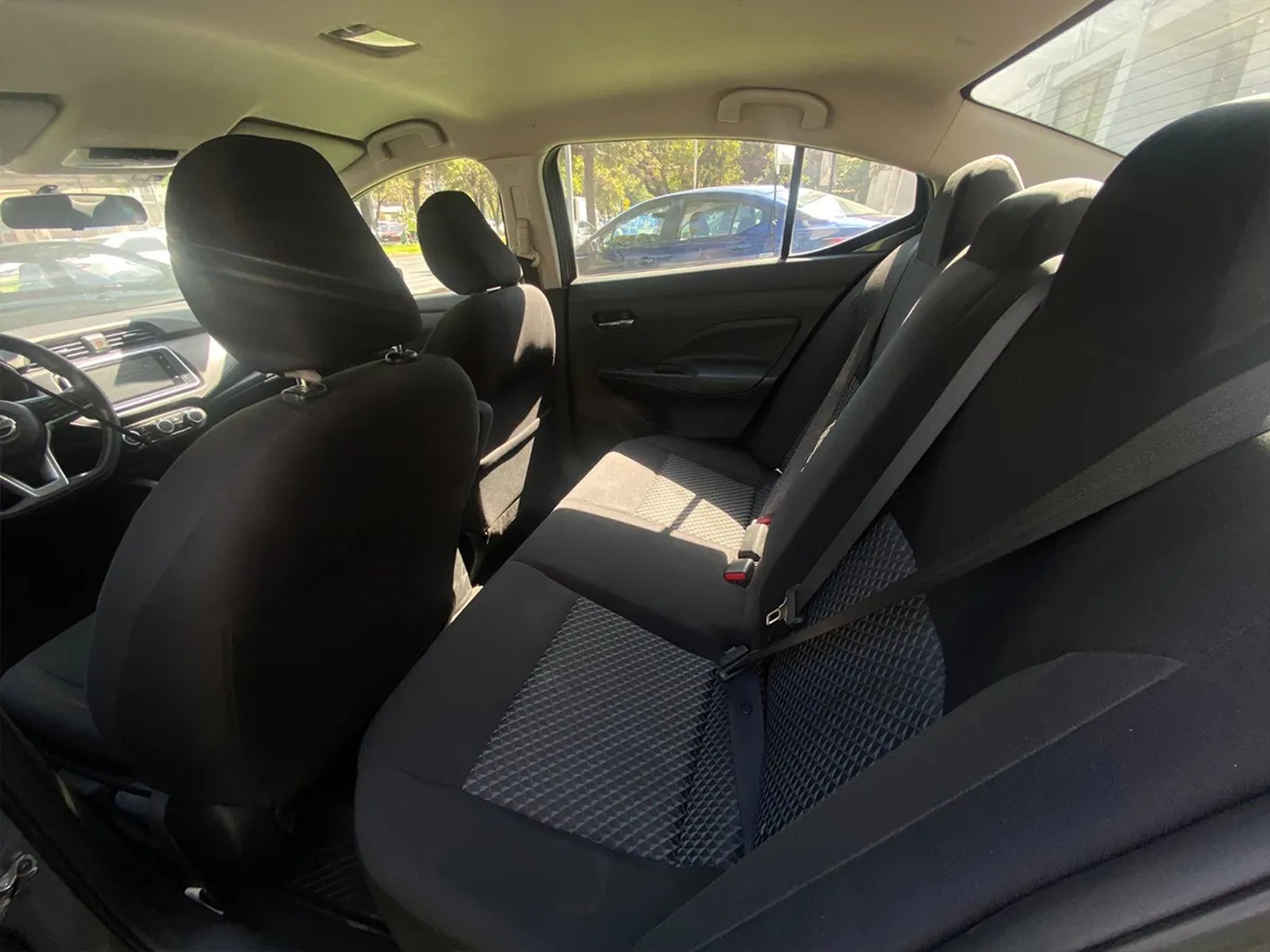 Nissan VERSA CVT 1.6 AUT 2023 - Imagen 7 de 10