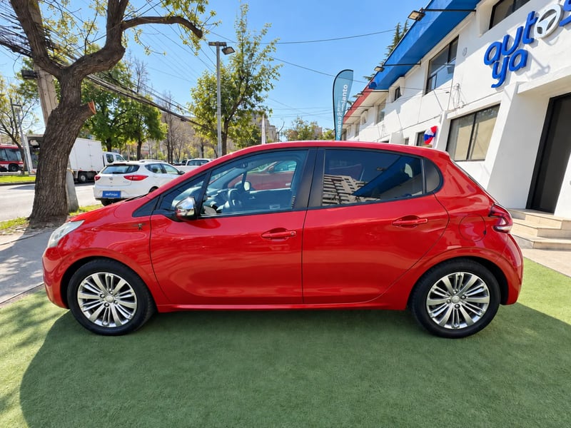 Peugeot 208 PURE TECH HB 1.2 2020 - Imagen 14 de 19