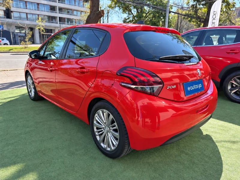 Peugeot 208 PURE TECH HB 1.2 2020 - Imagen 15 de 19