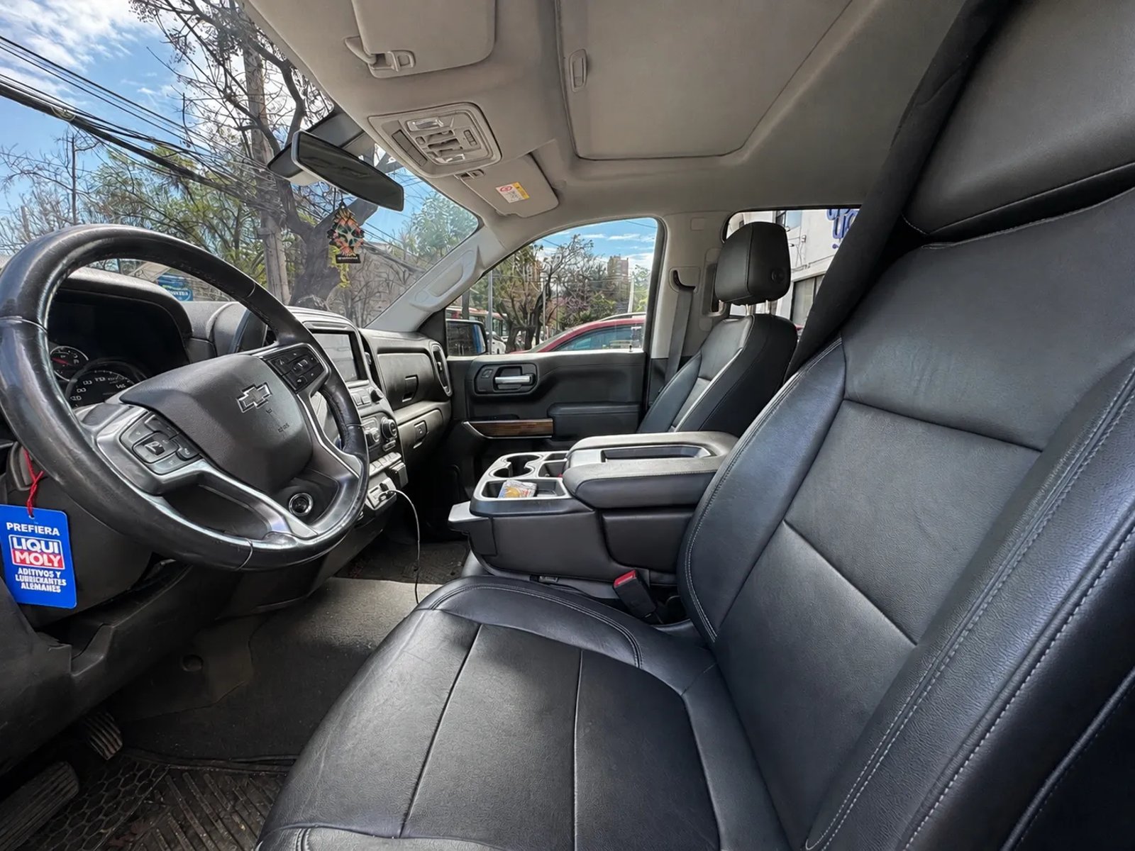 Chevrolet SILVERADO DCAB 4X4 5.3 AT 2021 - Imagen 5 de 18