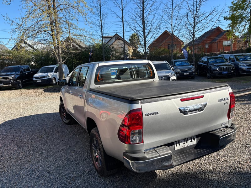 Toyota HILUX SR 4X4 MT 2.4 2025 - Imagen 7 de 13