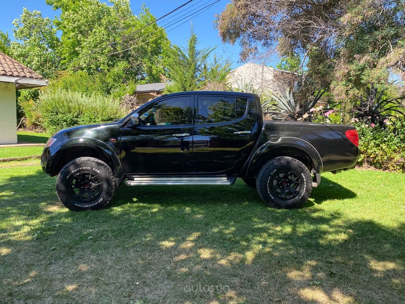 Mitsubishi L200 D CAB 4X4 2.5 AUT 2009 - Imagen 8 de 19