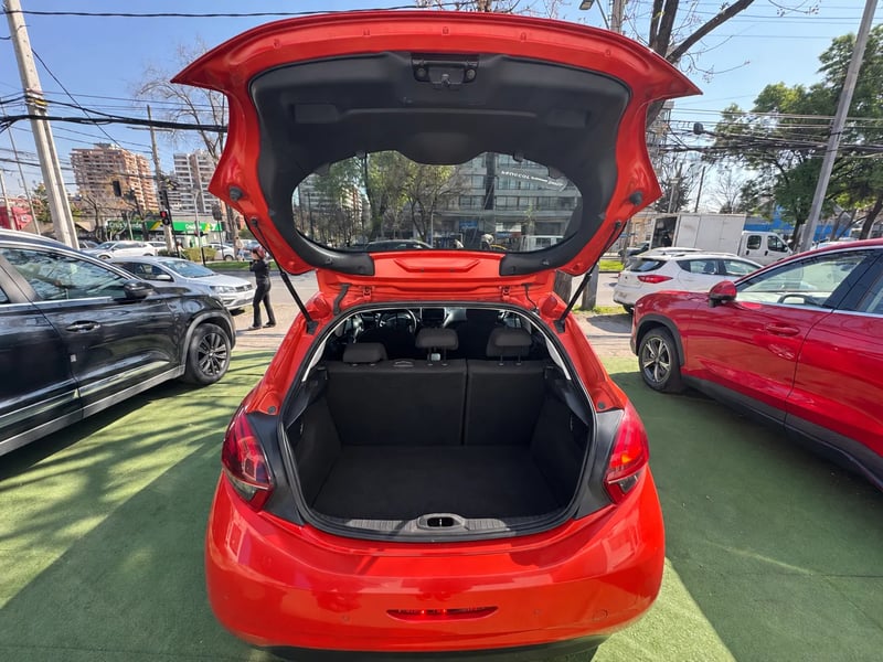 Peugeot 208 PURE TECH HB 1.2 2020 - Imagen 11 de 19