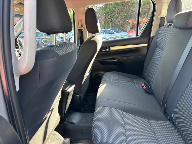 Toyota HILUX SR 4X4 MT 2.4 2025 - Imagen 6 de 13