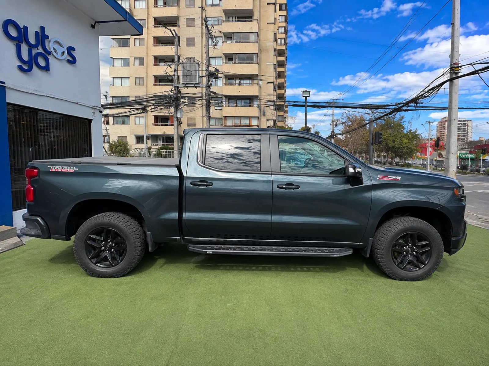 Chevrolet SILVERADO DCAB 4X4 5.3 AT 2021 - Imagen 9 de 18