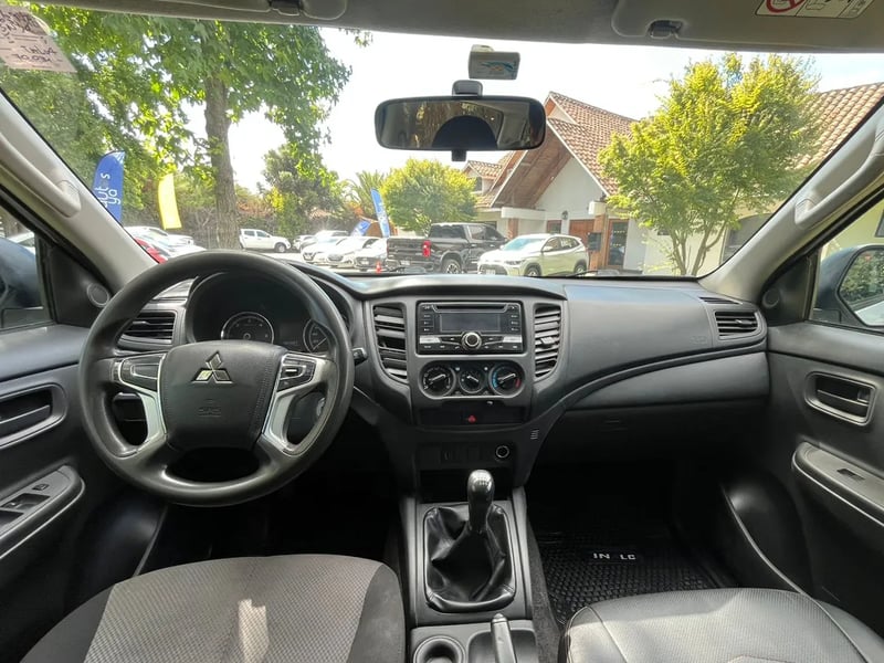 Mitsubishi L200 WORK CR WF 2.4 2023 - Imagen 6 de 12
