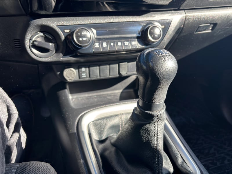 Toyota HILUX SR 4X4 MT 2.4 2025 - Imagen 3 de 13