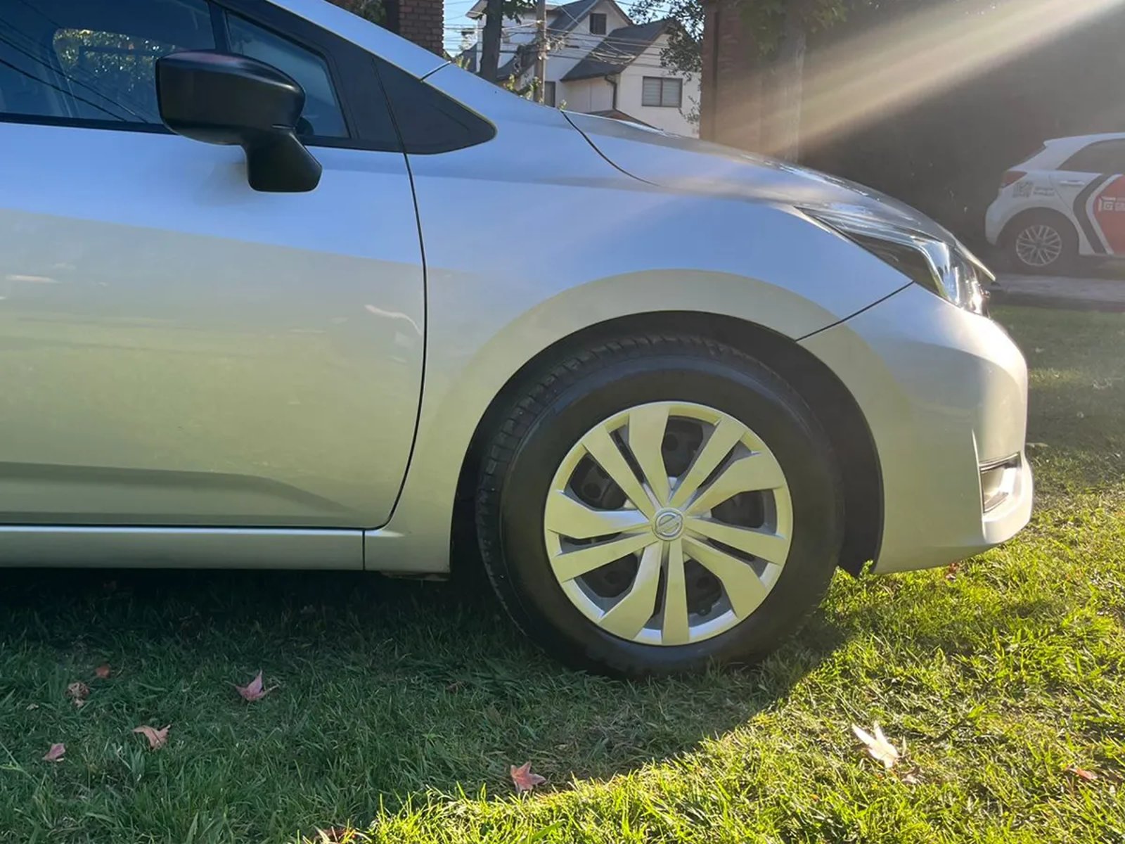 NISSAN NEW VERSA SENSE 4X2 1.6 AUT 2023 - Imagen 14 de 15