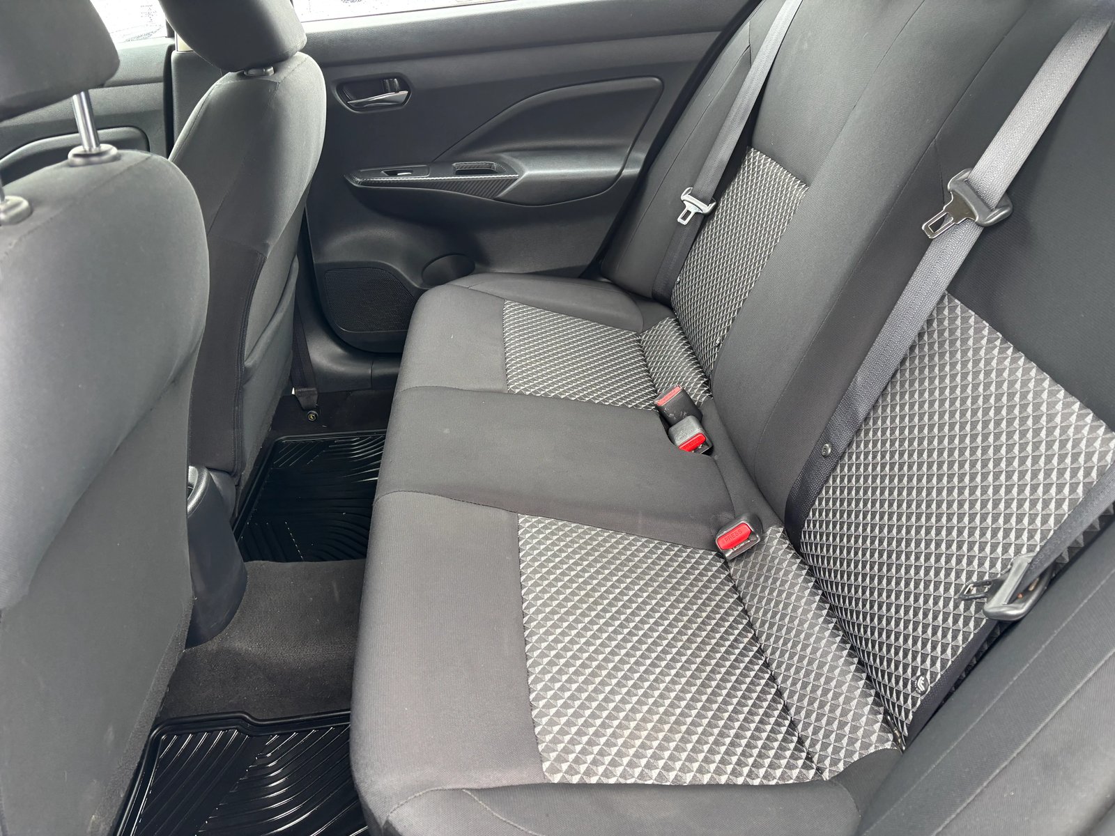 Nissan VERSA CVT 1.6 AUT 2022 - Imagen 8 de 12