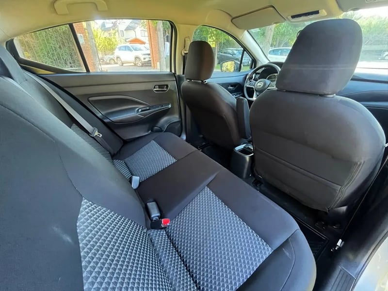 Nissan VERSA CVT 1.6 AUT 2023 - Imagen 8 de 10