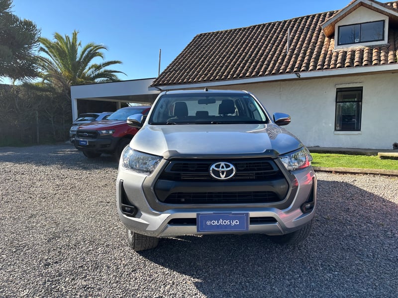 Toyota HILUX SR 4X4 MT 2.4 2025 - Imagen 12 de 13