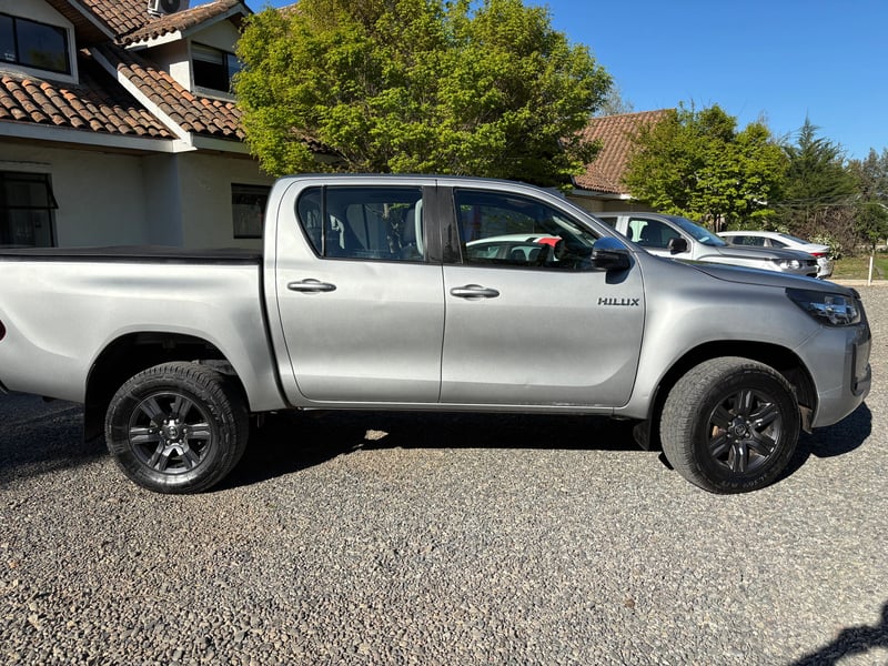 Toyota HILUX SR 4X4 MT 2.4 2025 - Imagen 10 de 13