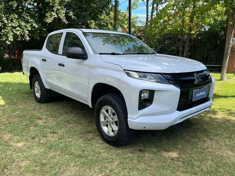 Mitsubishi L200 WORK CR WF 2.4 2023 - Imagen 11 de 12
