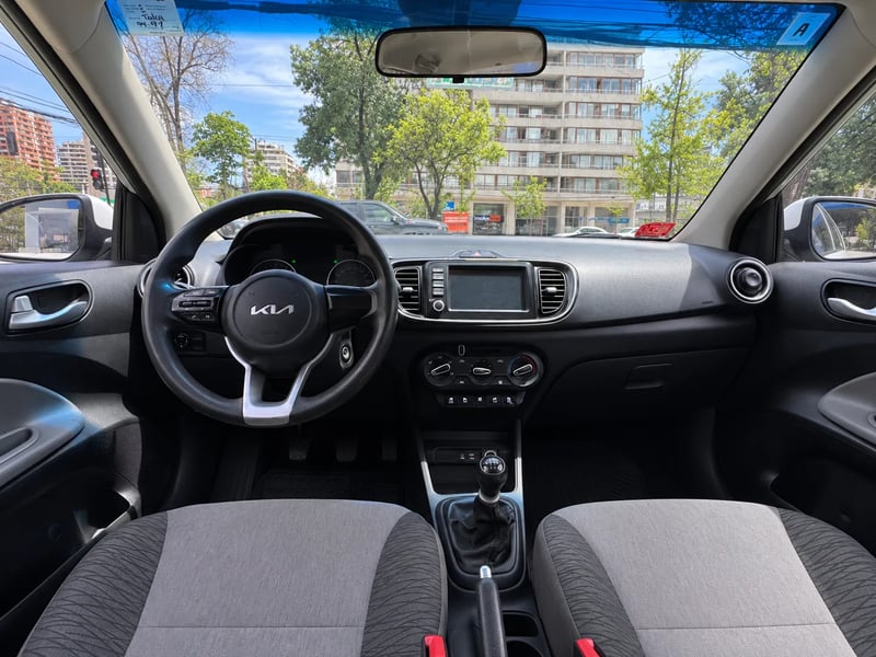 Kia SOLUTO 1.4 2022 - Imagen 14 de 20
