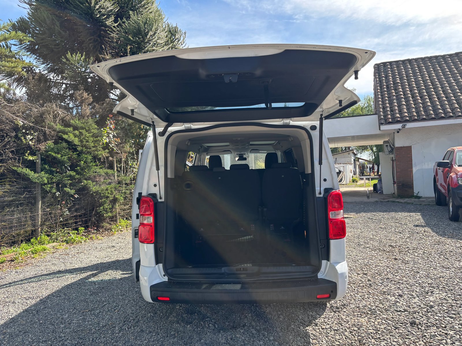 Peugeot TRAVELLER L3 BLUE HDI 180 2.0 2023 - Foto 5 de 12