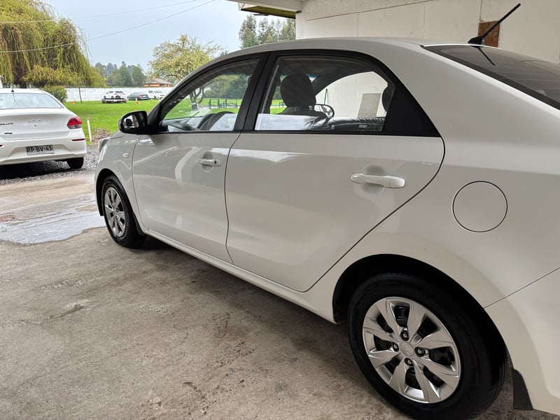Kia SOLUTO 2022 - Imagen 5 de 10