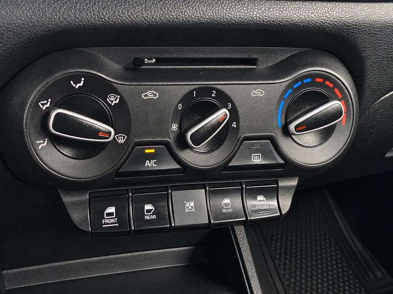 Kia SOLUTO LX 1.4 2022 - Imagen 4 de 13