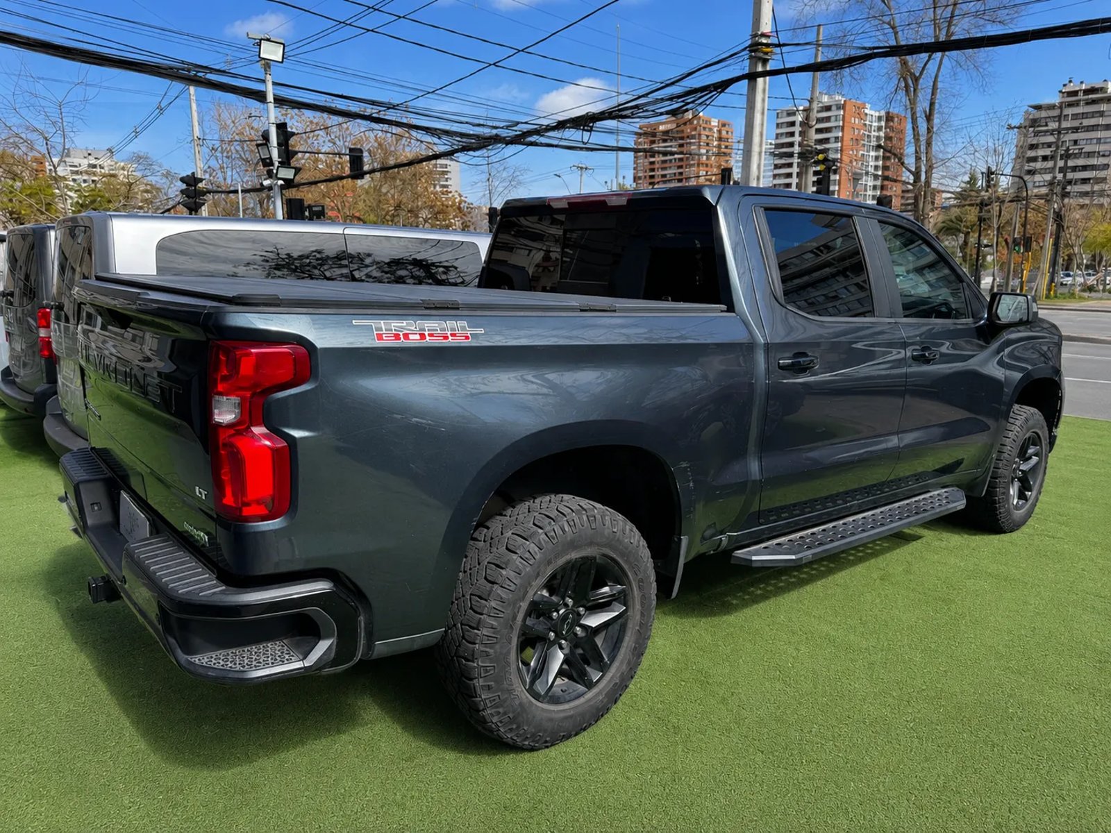 Chevrolet SILVERADO DCAB 4X4 5.3 AT 2021 - Imagen 10 de 18