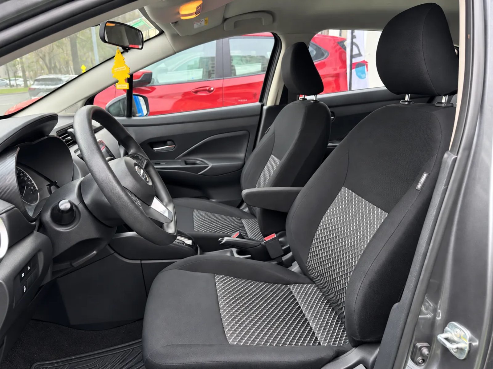 Nissan VERSA CVT 1.6 AT 2023 - Imagen 9 de 18