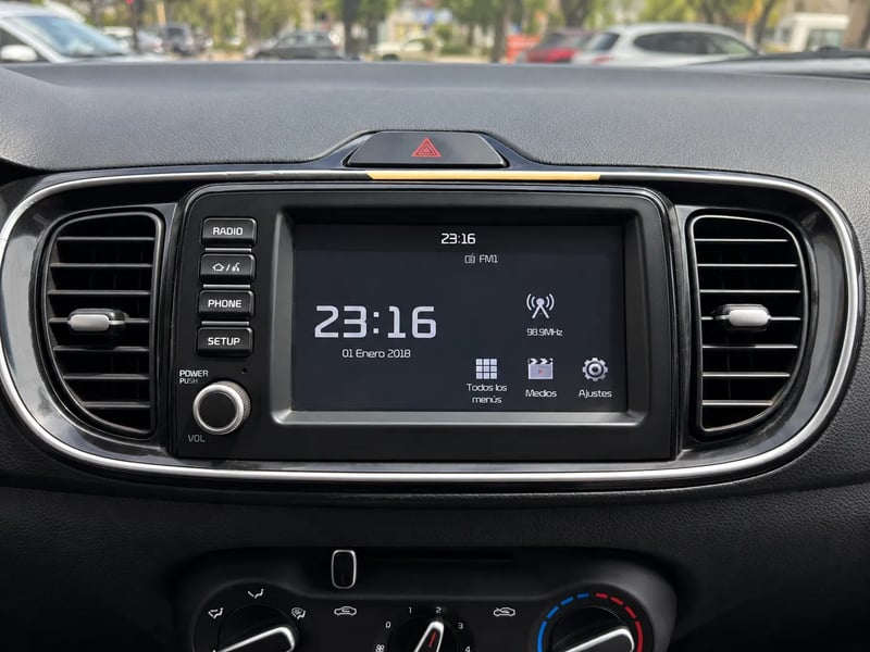 Kia SOLUTO 1.4 2022 - Imagen 17 de 20
