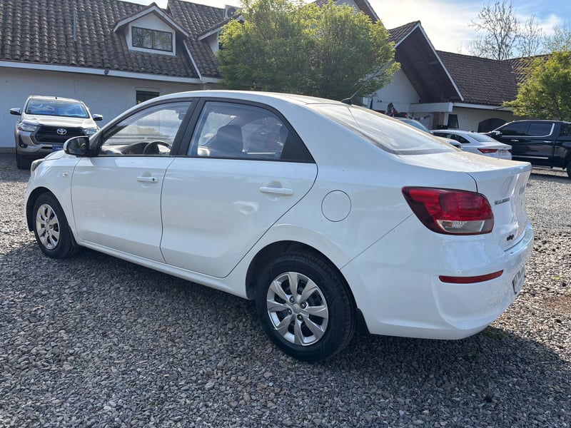 Kia SOLUTO LX 1.4 2022 - Imagen 3 de 10