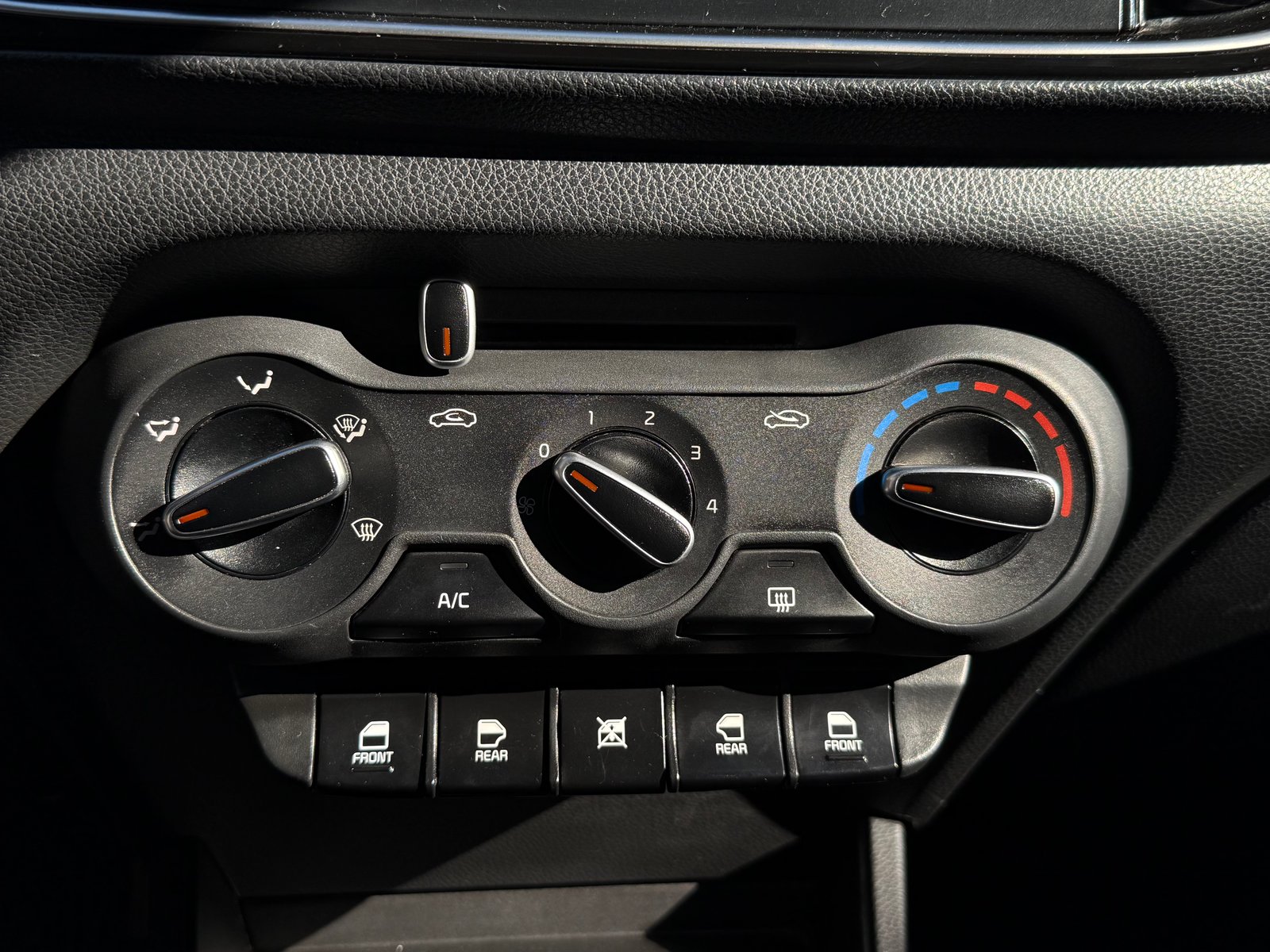 KIA SOLUTO 1.4 2022 - Imagen 17 de 20