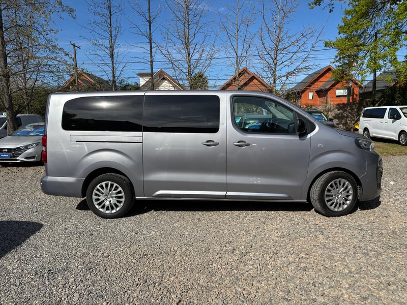 Peugeot TRAVELLER L3 BLUE HDI 180 2.0 2023 - Imagen 13 de 15