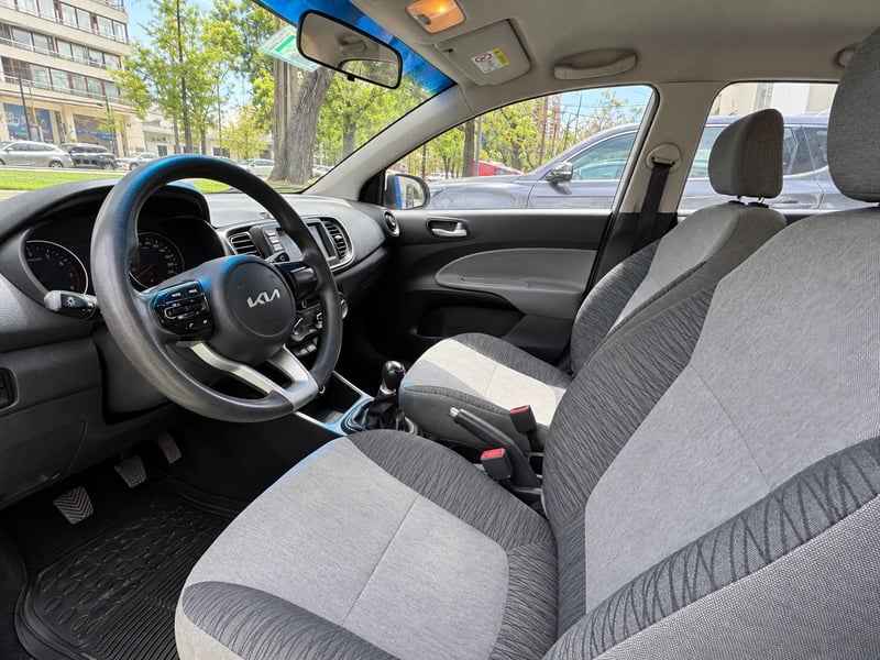 Kia SOLUTO 1.4 2022 - Imagen 16 de 20