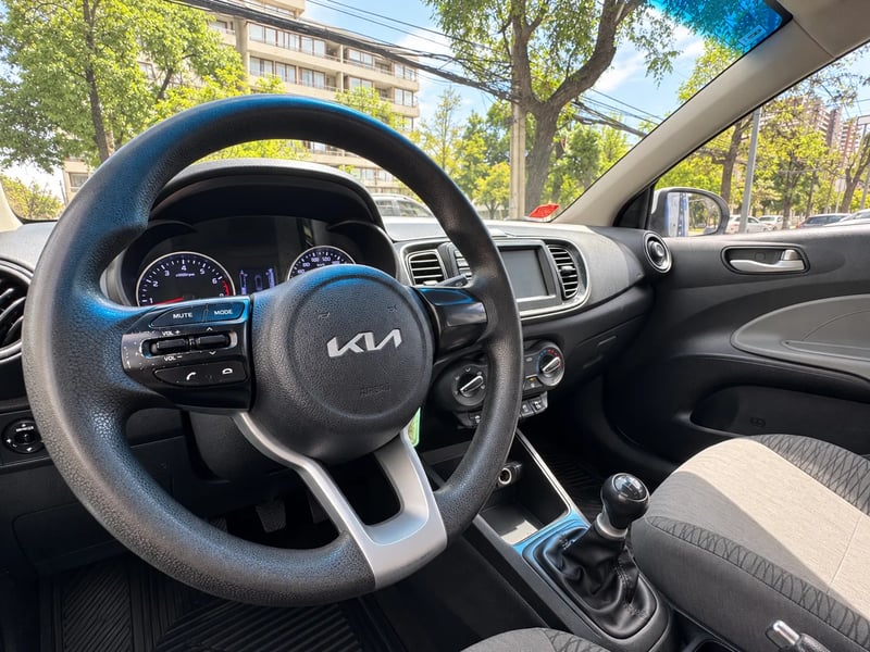 Kia SOLUTO 1.4 2022 - Imagen 11 de 20