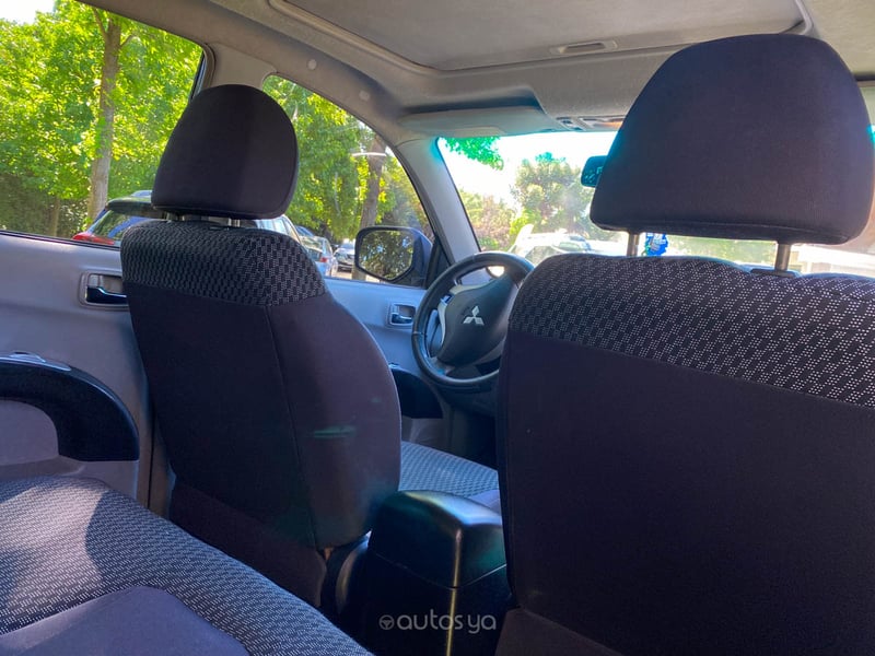 Mitsubishi L200 D CAB 4X4 2.5 AUT 2009 - Imagen 15 de 19