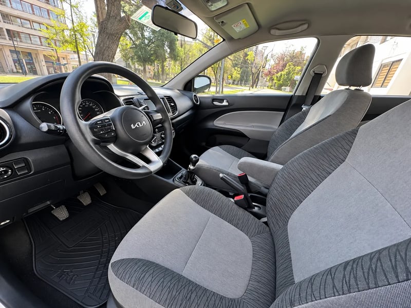 Kia SOLUTO LX 1.4 2022 - Imagen 12 de 20