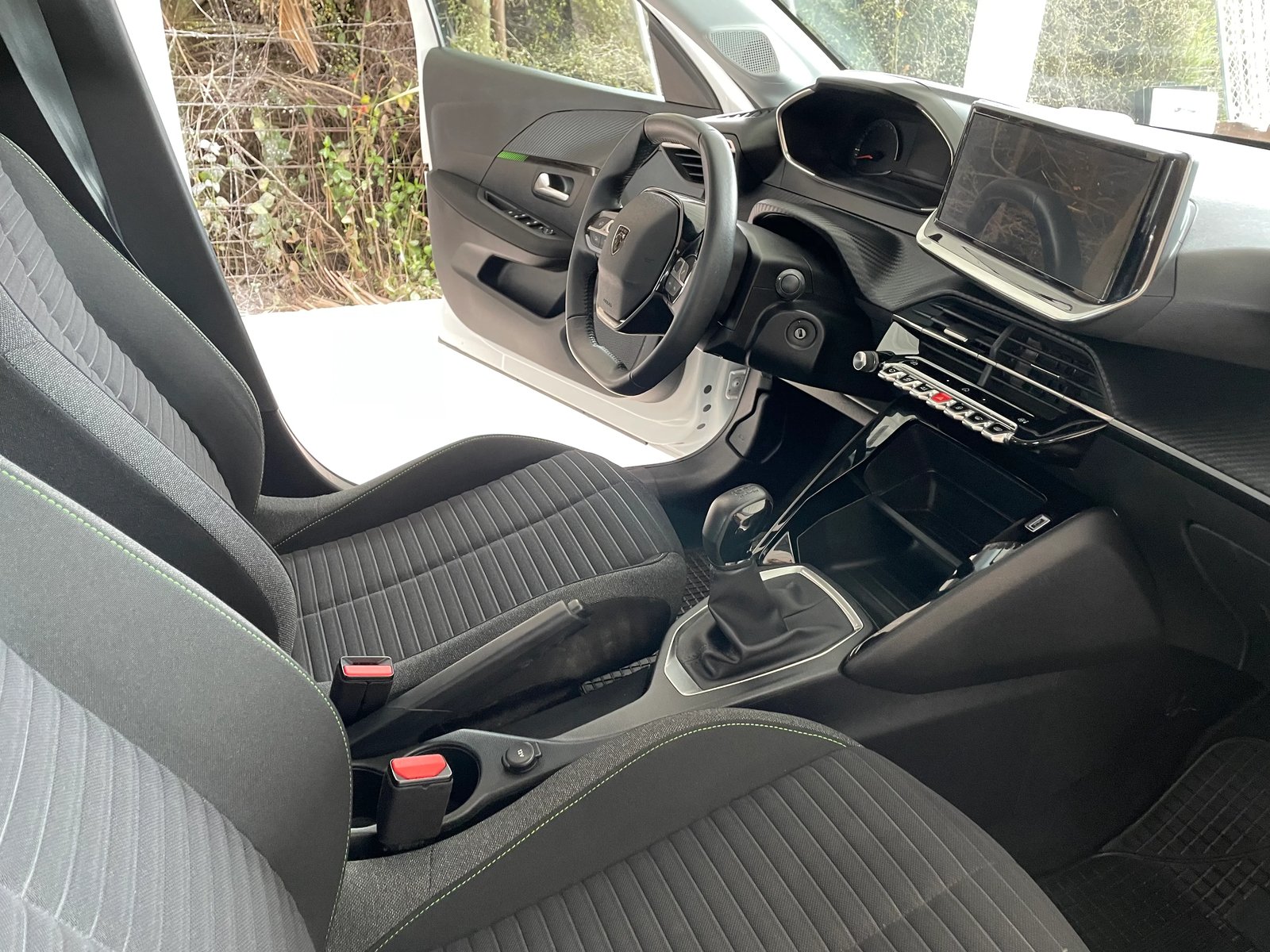 Peugeot 208 PURETECH 4X2 1.2 2024 - Foto 3 de 14