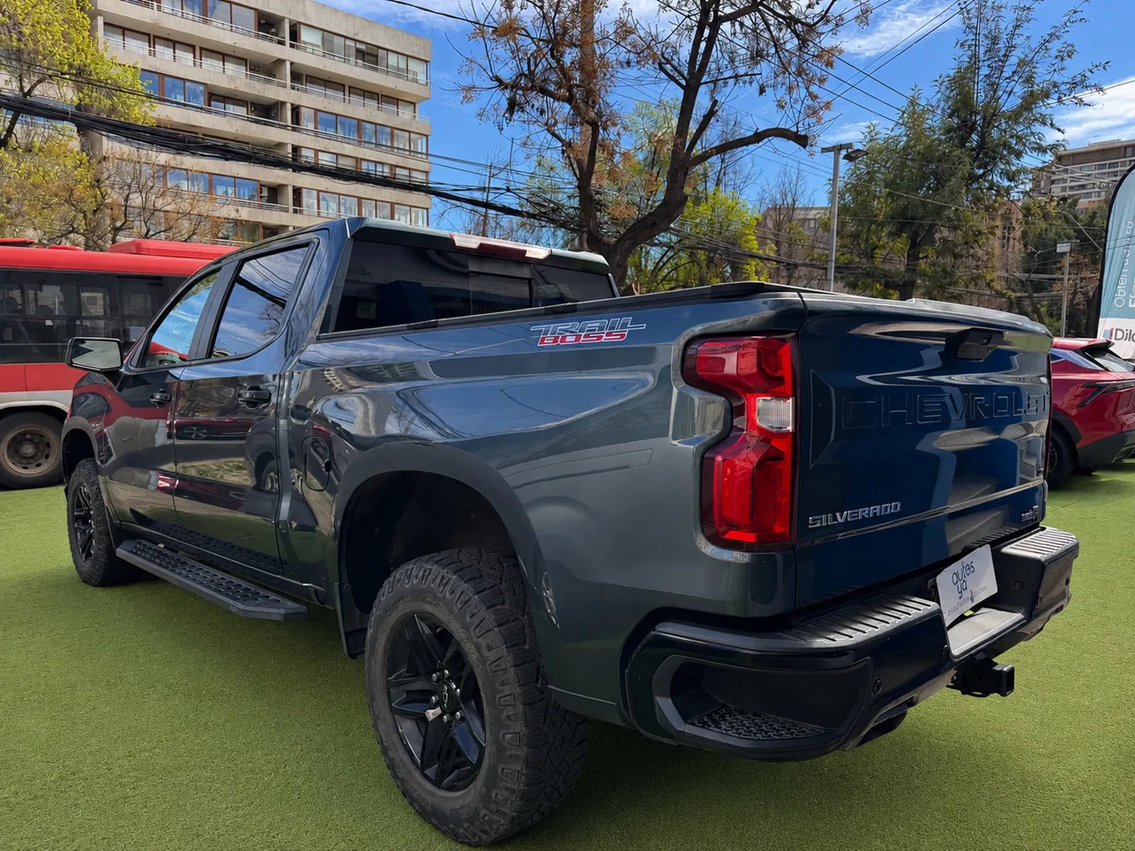 Chevrolet SILVERADO DCAB 4X4 5.3 AT 2021 - Imagen 12 de 18