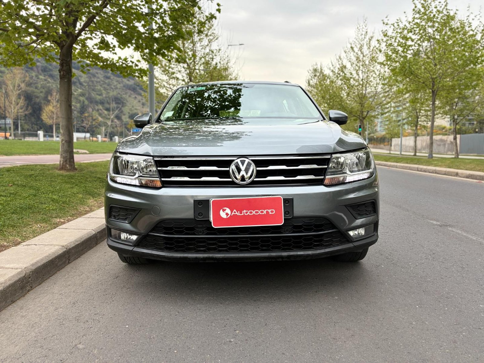 Volkswagen TIGUAN Comfortline 1.4 TSI 2019 - Foto 2 de 20