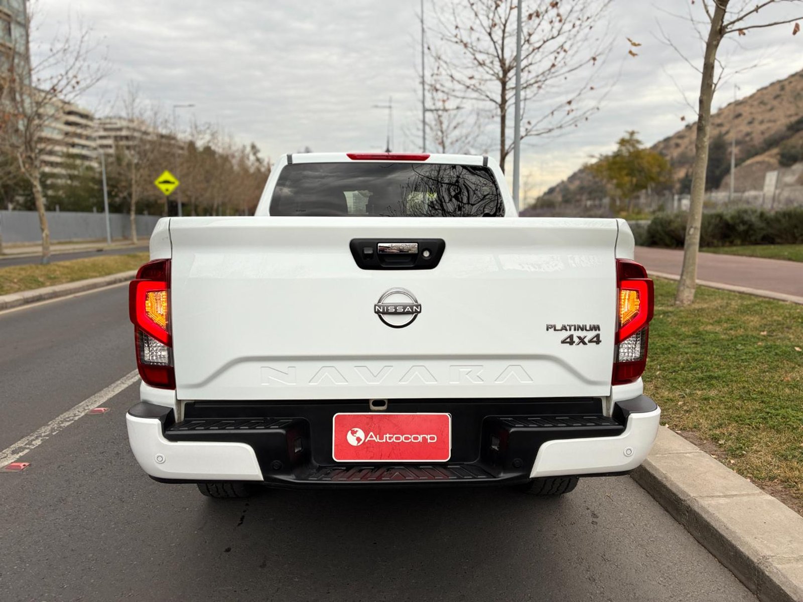 NISSAN NP 300 NAVARA DC LE 2.3D AT 4X4 Platinum 2023 - Imagen 7 de 20