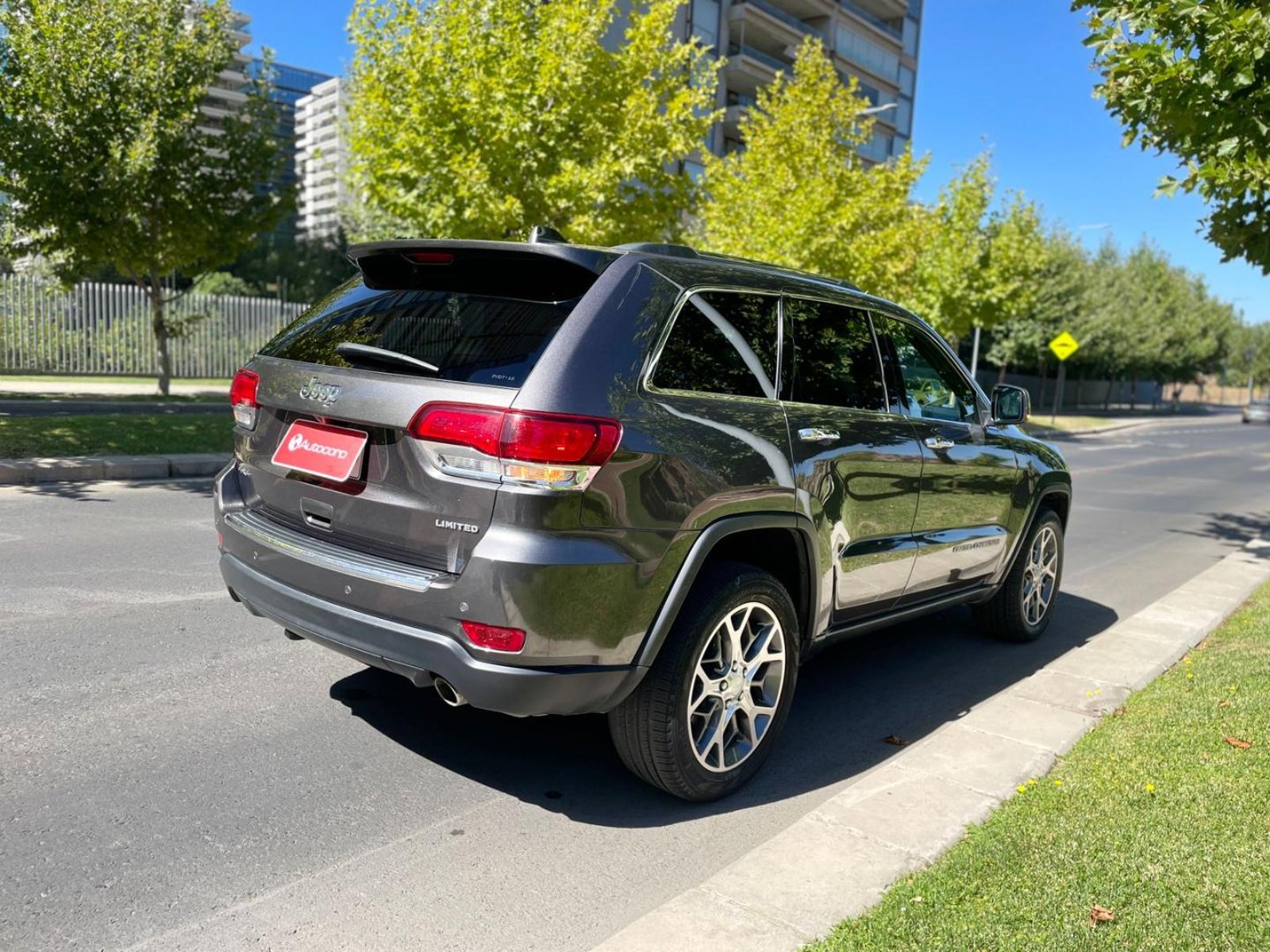 Jeep GRAND CHEROKEE 2021 - Foto 4 de 20
