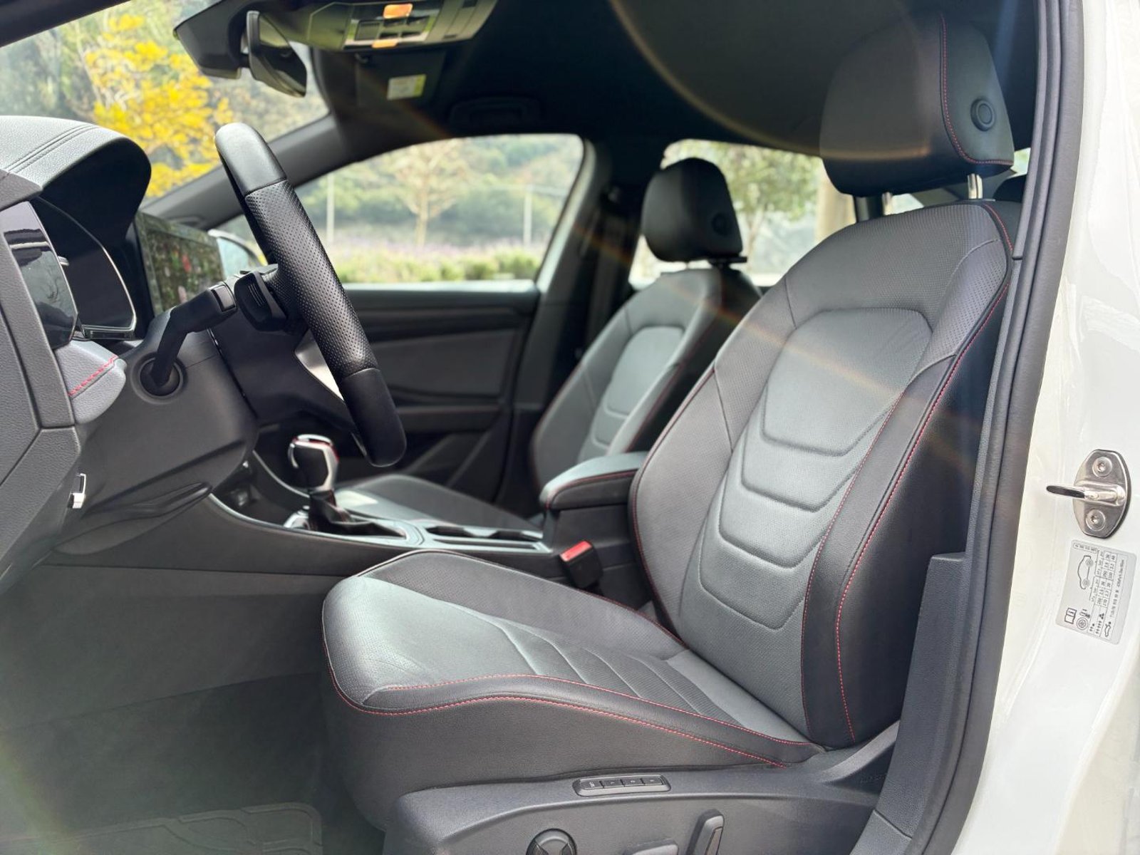Volkswagen JETTA GLI 2.0 TSI DSG 2025 - Imagen 17 de 20