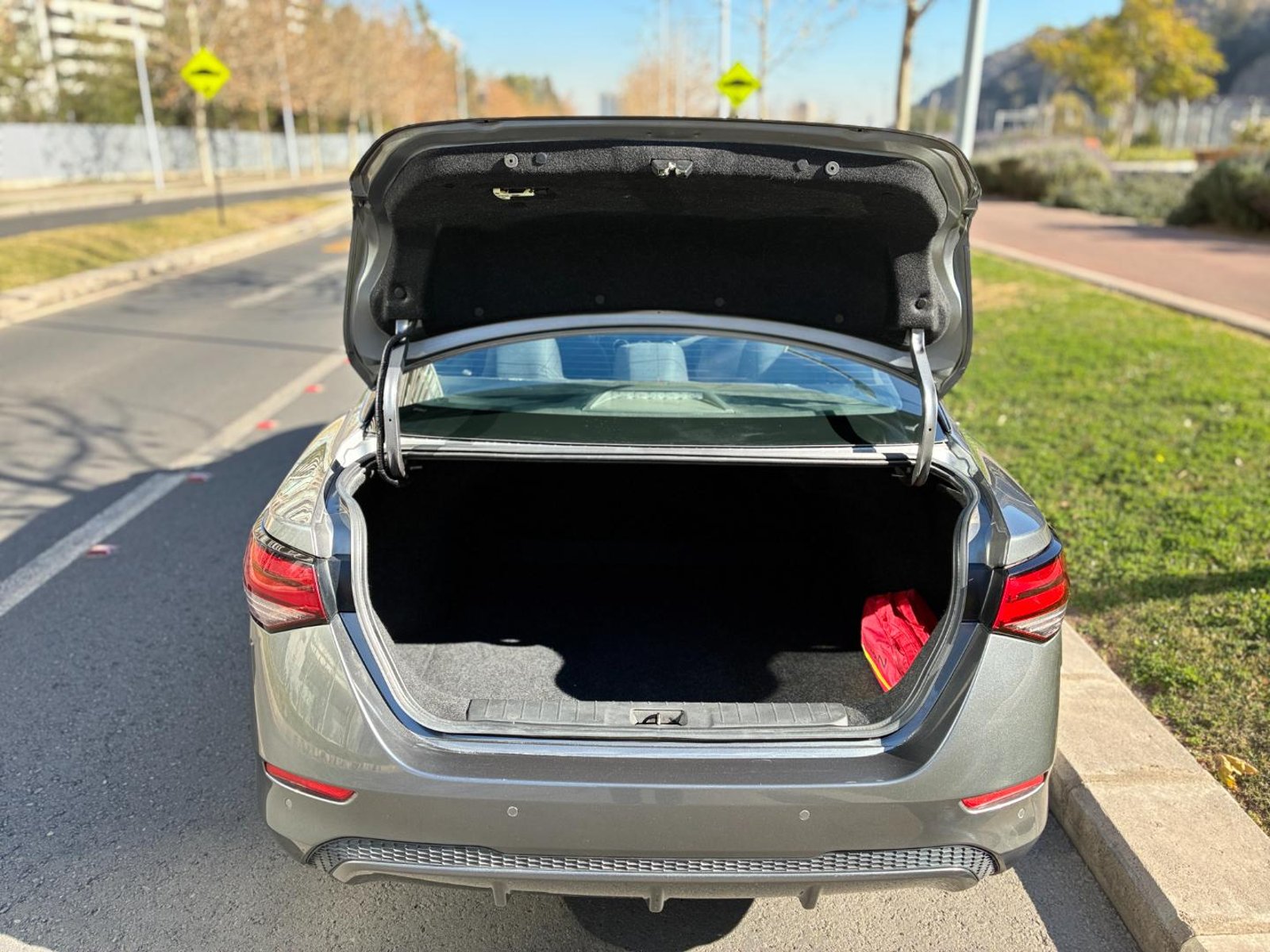 NISSAN SENTRA Advance 2.0 CVT 2022 - Imagen 7 de 18