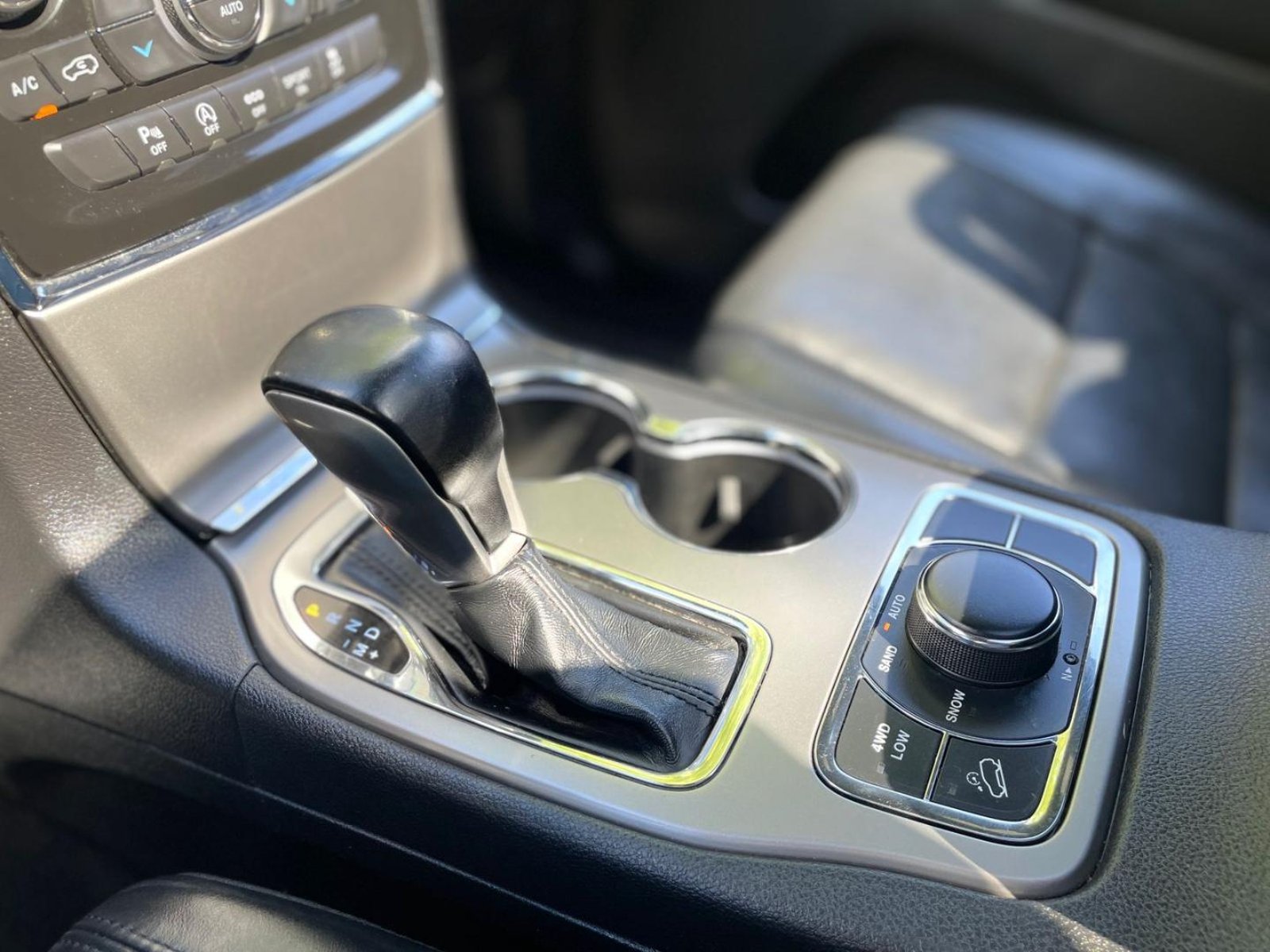 Jeep GRAND CHEROKEE 2021 - Imagen 15 de 20