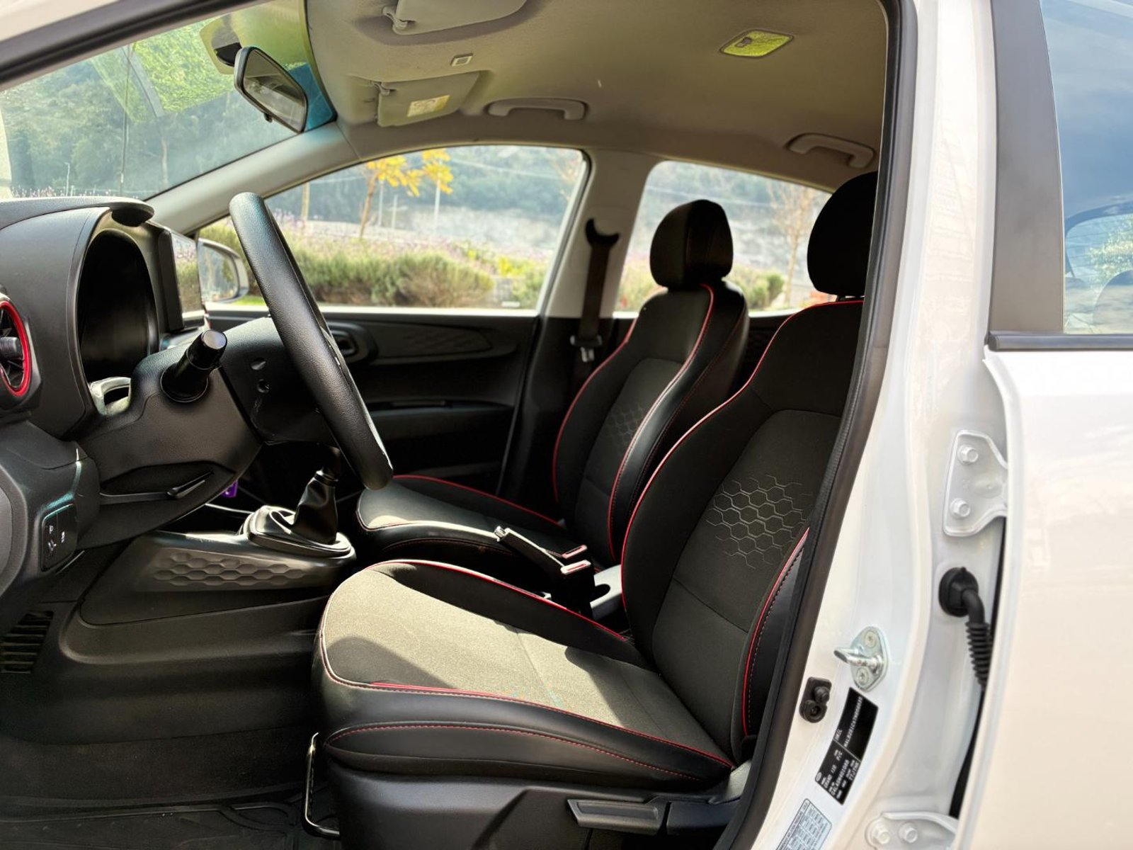 Hyundai GRAND I10 HB 1.2 Plus 2025 - Imagen 15 de 18