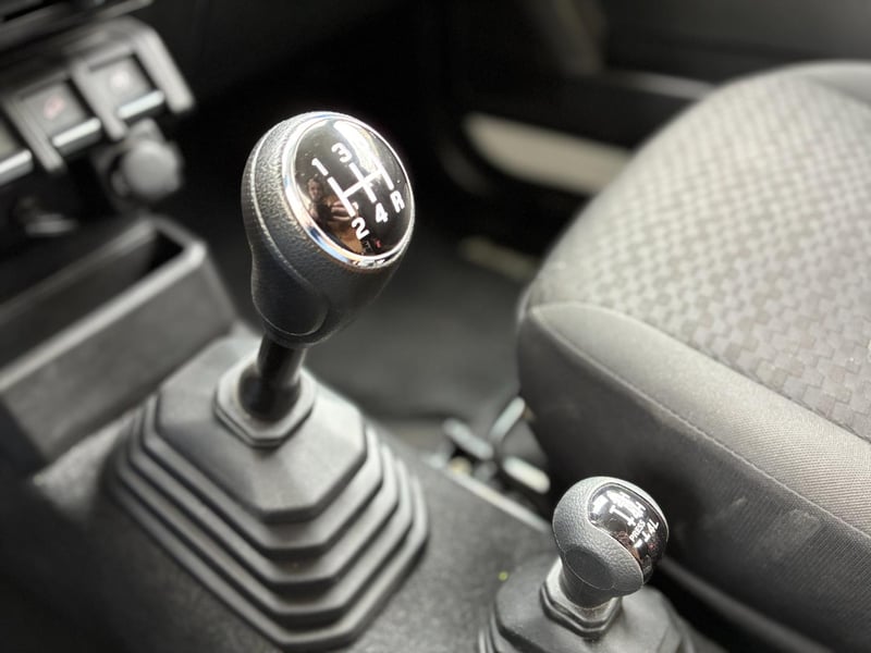 Suzuki JIMNY GL 1.5 Winche 5MT 4x4 2023 - Imagen 16 de 20