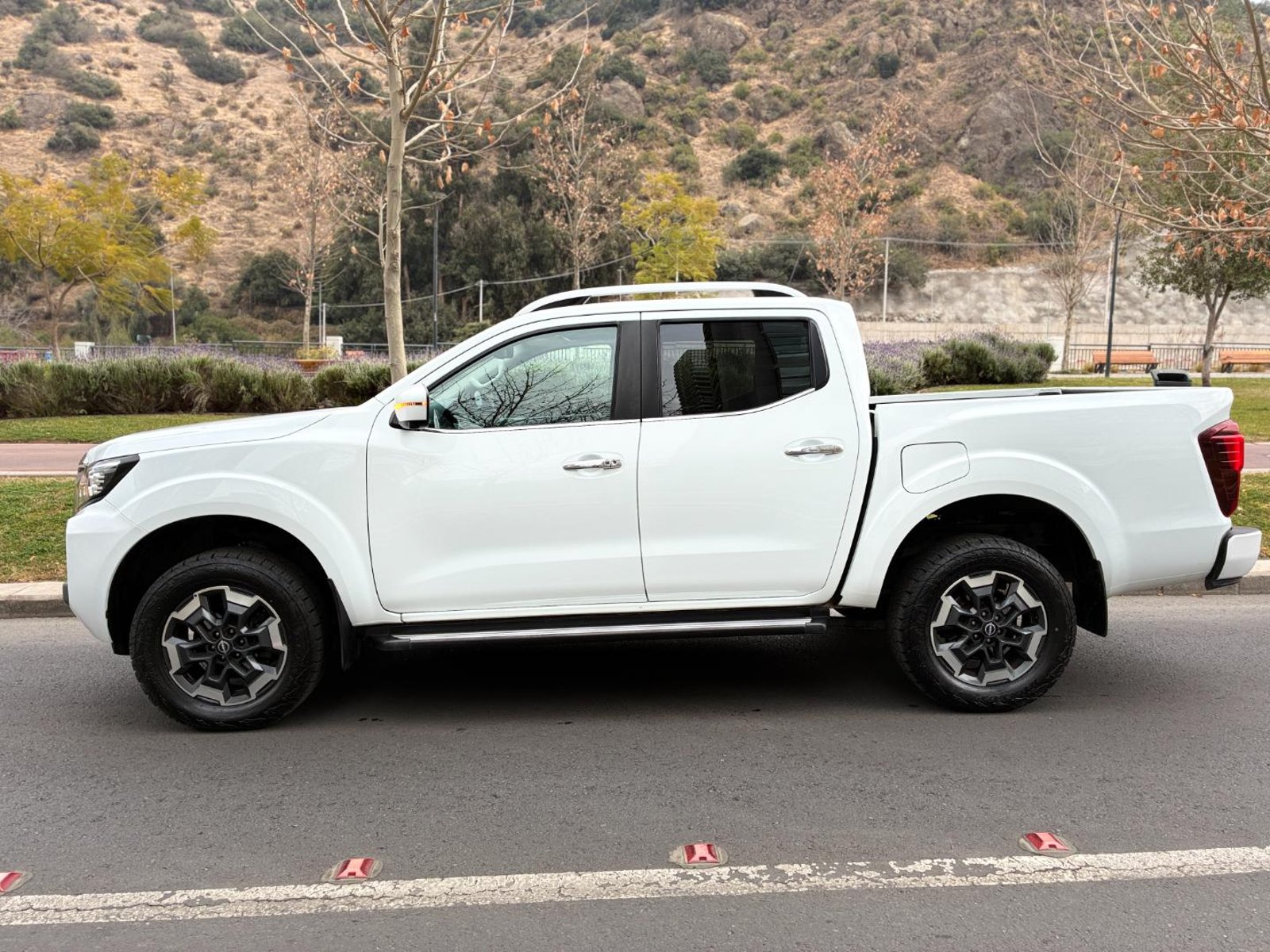 Nissan NP 300 NAVARA DC LE 2.3D AT 4X4 Platinum 2023 - Foto 4 de 20
