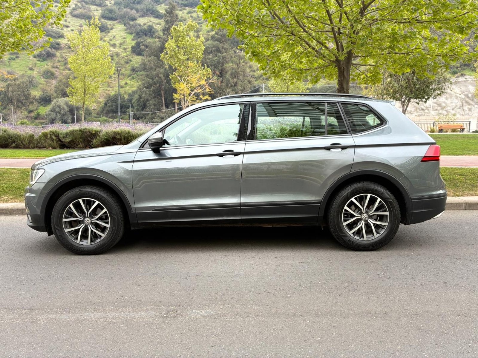 Volkswagen TIGUAN Comfortline 1.4 TSI 2019 - Foto 4 de 20