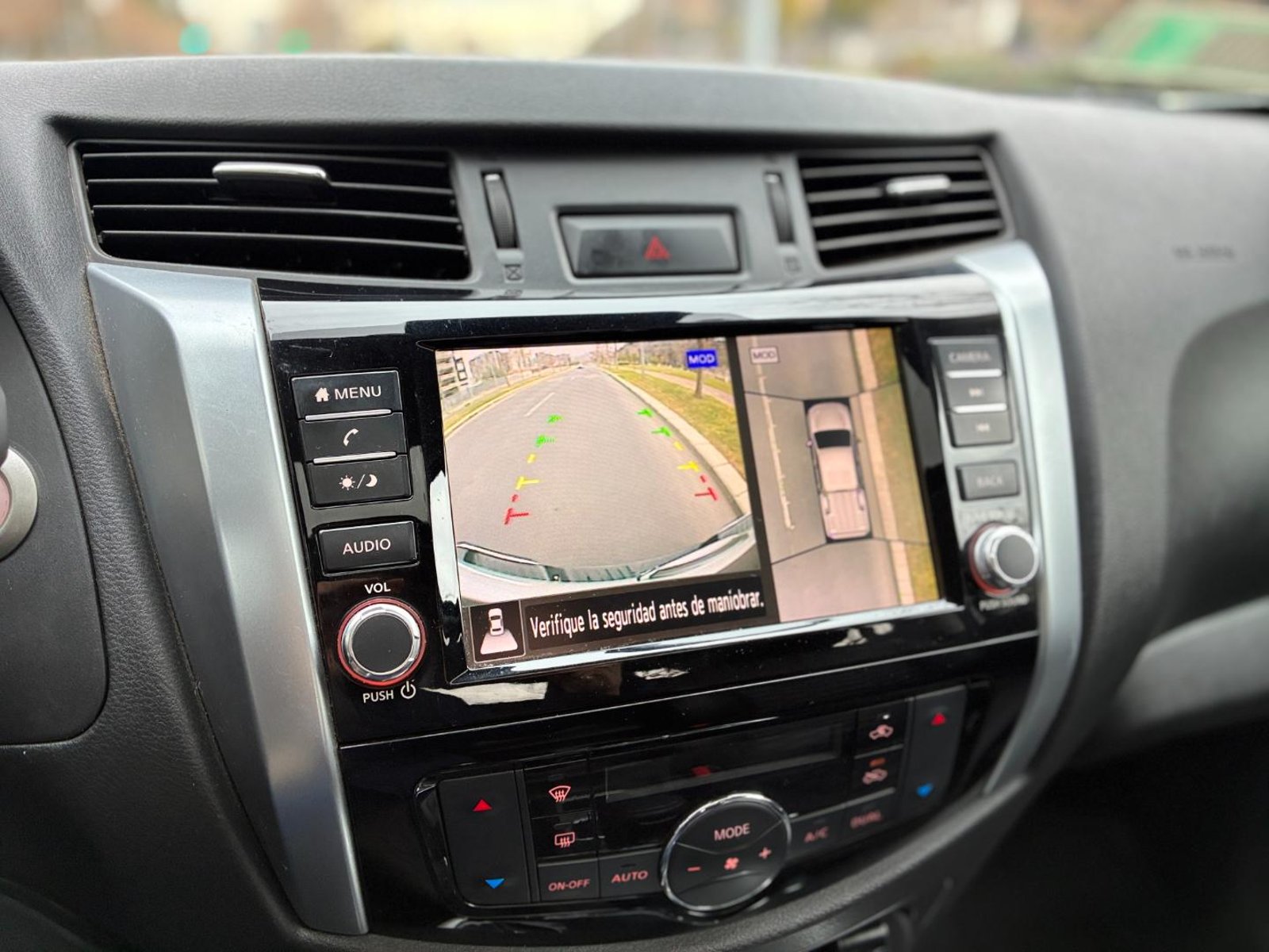 NISSAN NP 300 NAVARA DC LE 2.3D AT 4X4 Platinum 2023 - Imagen 19 de 20