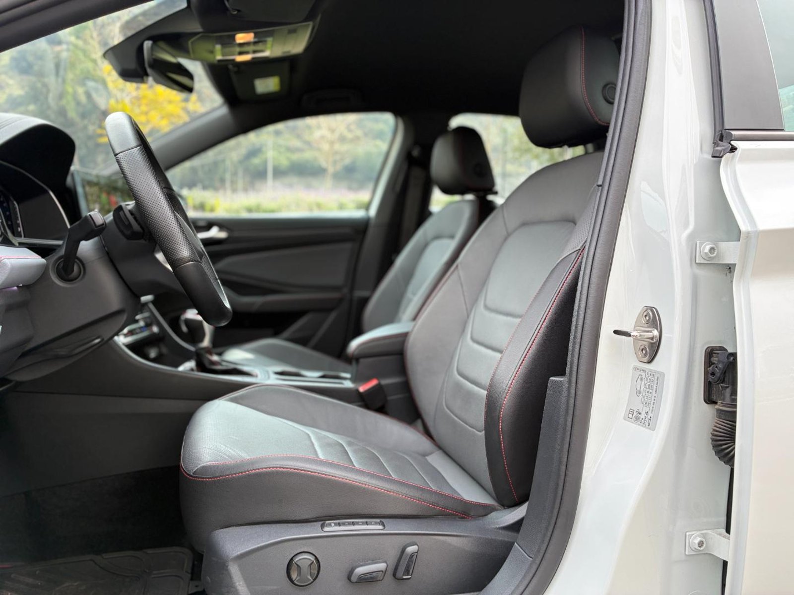 Volkswagen JETTA GLI 2.0 TSI DSG 2025 - Imagen 18 de 20