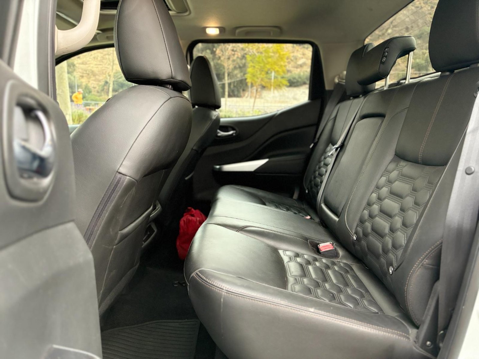 NISSAN NP 300 NAVARA DC LE 2.3D AT 4X4 Platinum 2023 - Imagen 14 de 20